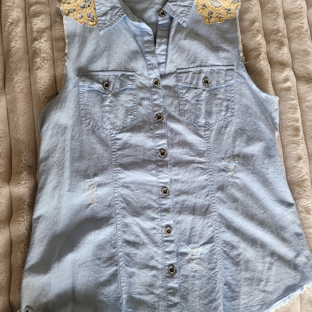 Gimmicks by BKE Light Blue Denim Top
